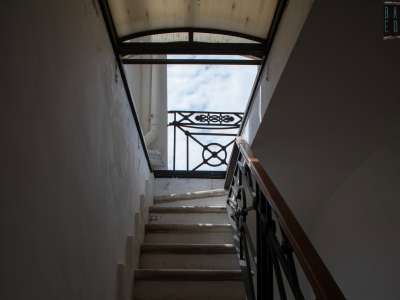 Una stretta scala...